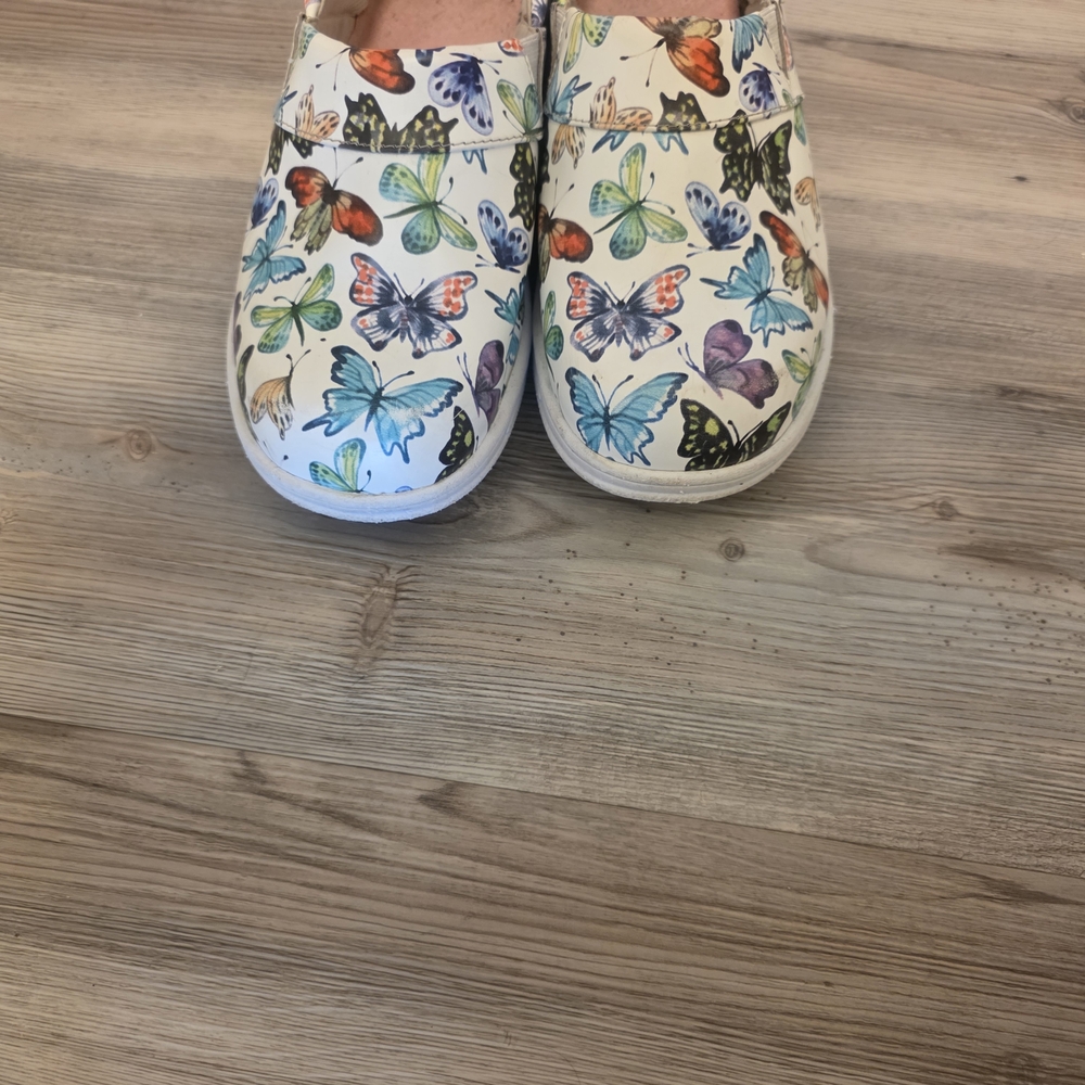 La Forst Slip Resistant Butterfly Pattern Slip On Clog /Work Shoes Size 9.5 - Picture 3 of 6